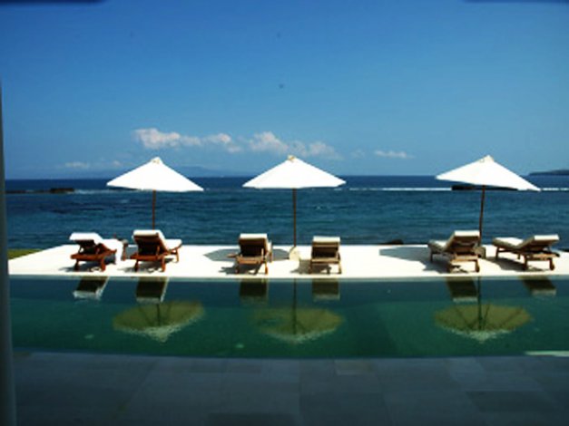 Pool.Ocean.jpg